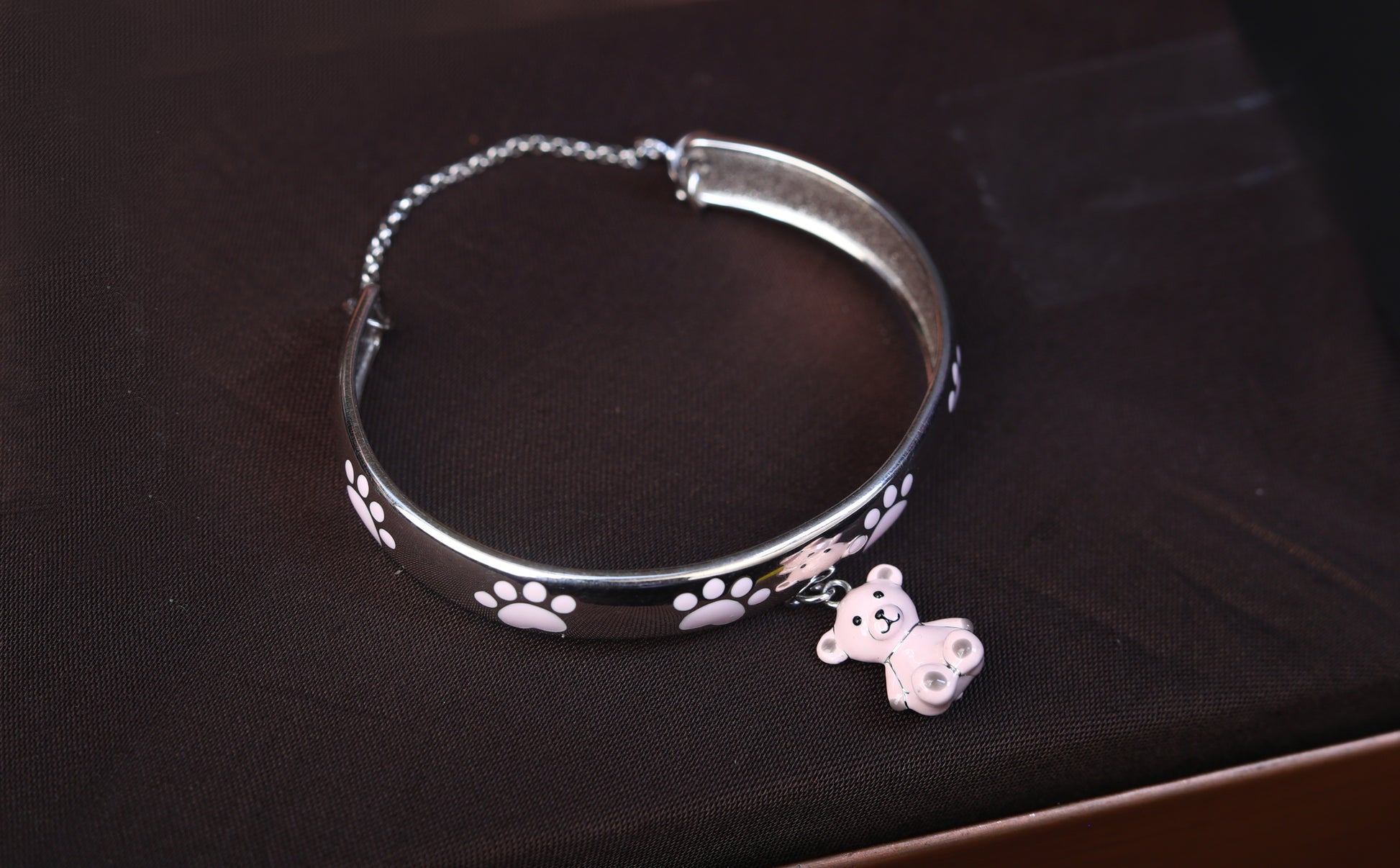 silver studded bracelet kids paw print motif 925 detail